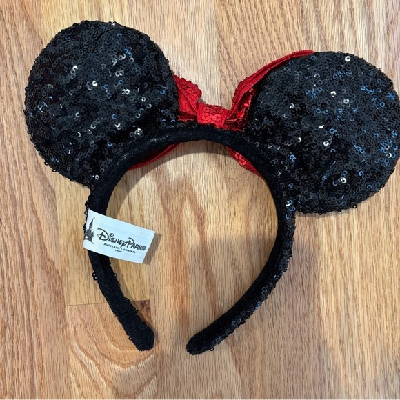 Adorable Red & Black Minnie Mouse Tulle Skirt w/Matching Ears Headband! - Picture 4 of 5